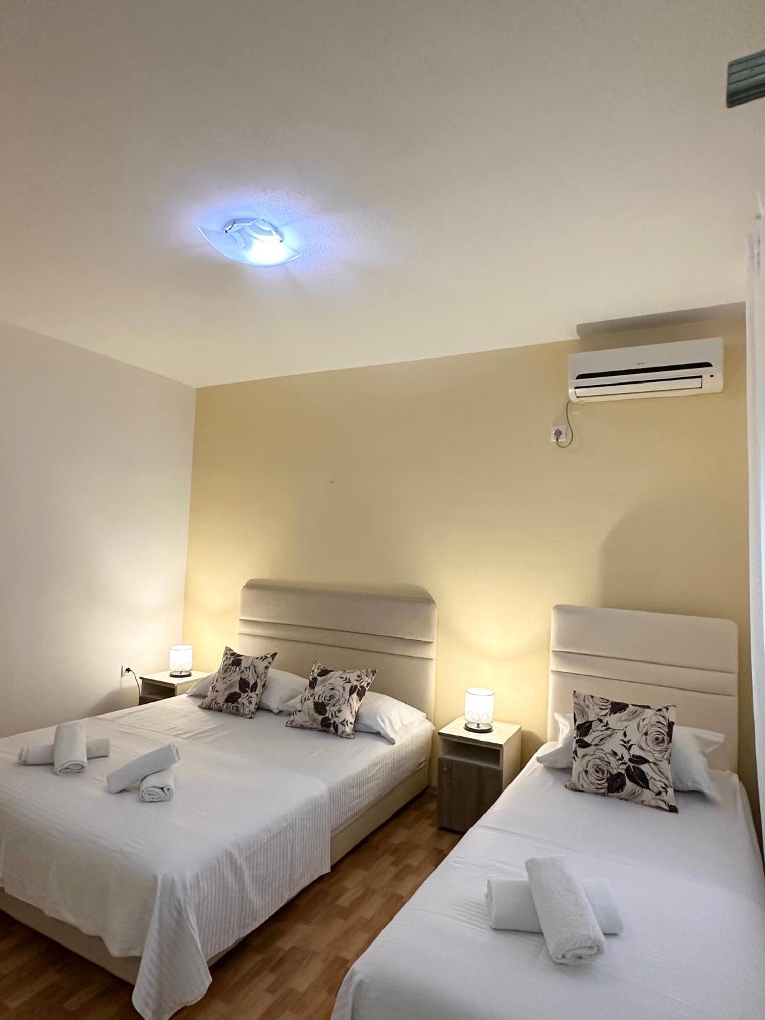 Apartmens Xhenis Lux Ulcinj Extérieur photo